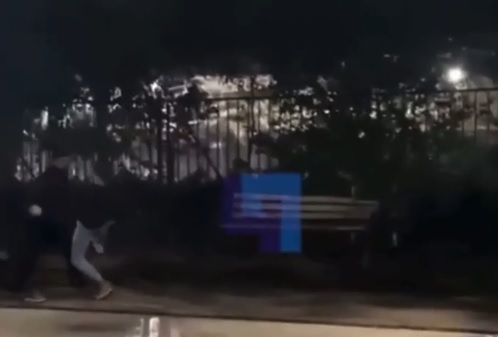 Шокирующее видео: 19-летний чемпион ММА получил удар ножом в уличной драке