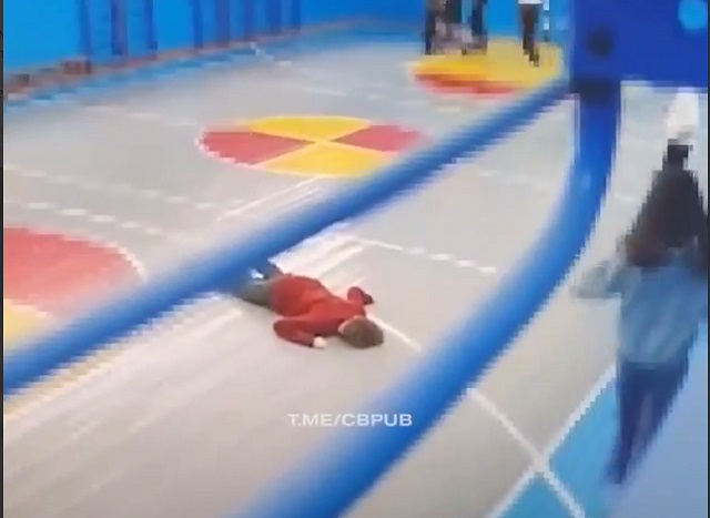 Смерть ученика на уроке физкультуры в школе Копейска попала на видео 