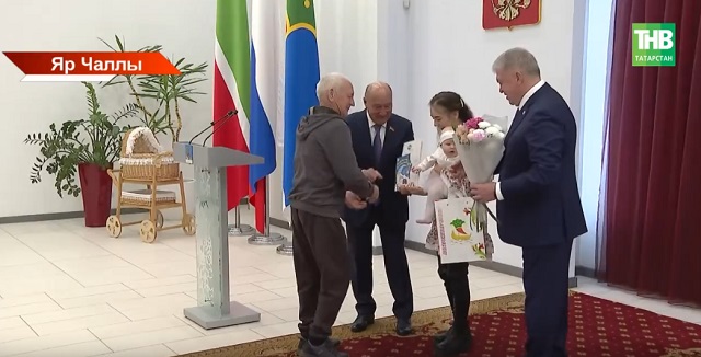 Марат Әхмәтов Яр Чаллыда яшь гаиләләр өчен шартлар белән танышты