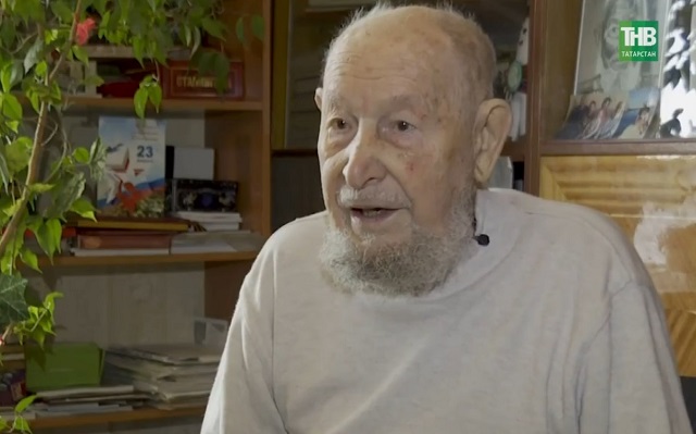 Александр Малов дошел до Берлина, вернулся с войны и написал 15 книг о фронтовой жизни