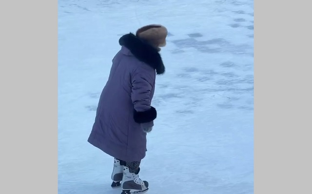 Казанская бабушка на коньках покорила соцсети