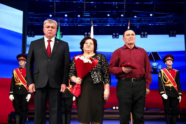 Мэр Набережных Челнов передал родственникам погибших в СВО бойцов ордена Мужества