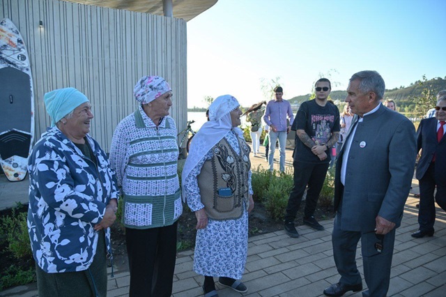 Раис Татарстана в День пожилых людей призвал поблагодарить старшее поколение