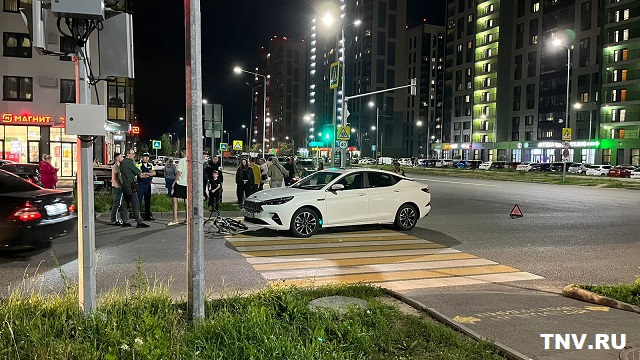 В казанском ЖК «Салават Купере» автомобилист сбил ребенка на велосипеде на «зебре»