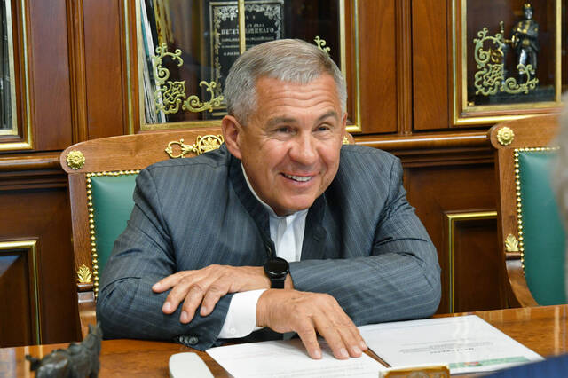 Минниханов и Шаймиев посетили показ фильма «Кара урман»