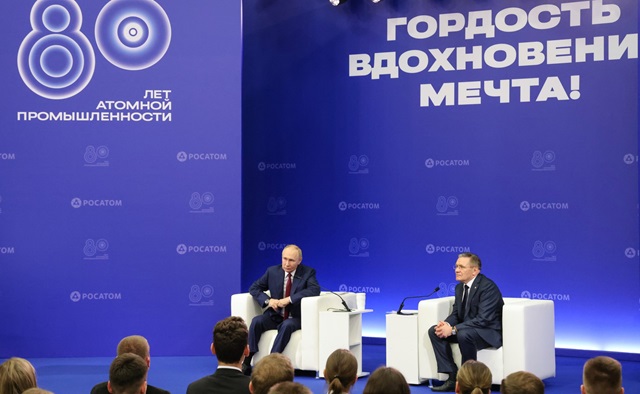 Владимир Путин пообщался с участвовавшими в СВО сотрудниками Росатома