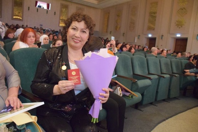 Певицу из Нурлата удостоили госнаграды