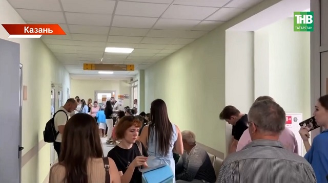 В платных услугах ряда казанских поликлиник возникли очереди: с чем это связано и что делать?
