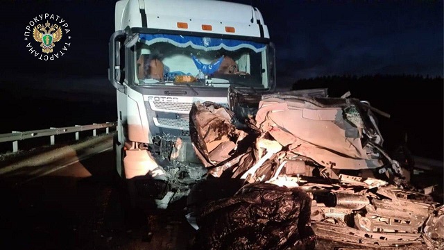 Четыре человека погибли в ДТП с цементовозом на трассе в Татарстане