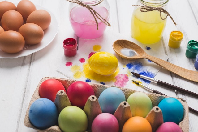 Фломастеры и маркеры не для яиц: диетолог о безопасной покраске к Пасхе