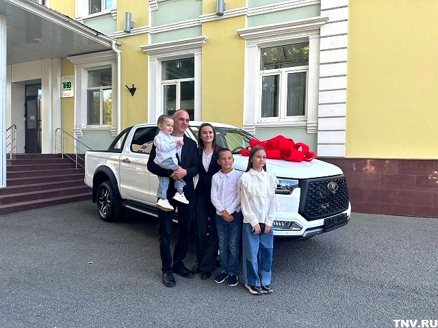 ТНВда "Всей семьей на выборы!" фотоконкурсында җиңүчеләргә автомобиль тапшырдылар