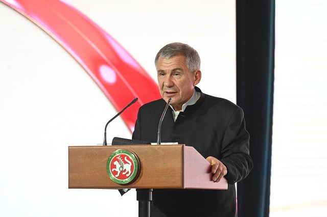 Минниханов подписал указ о награждении 90 студентов специальными стипендиями