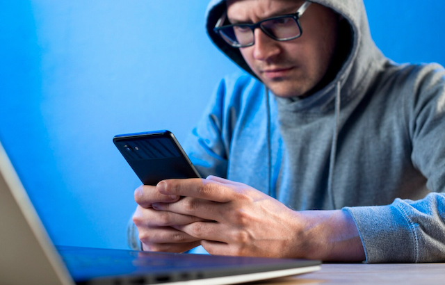 Казанда мошенниклар 77 яшьлек пенсионерны 11,5 миллион сумга алдаган