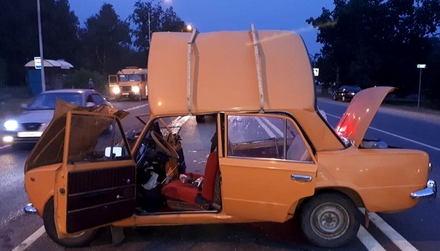 На видео попал момент смертельного столкновения BMW и «копейки» под Челнами