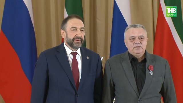 Казан Кремлендә Россия һәм Татарстанның дәүләт бүләкләрен тапшырдылар