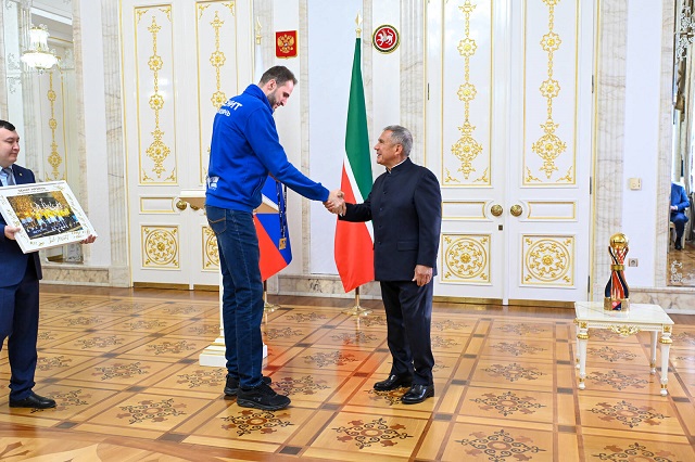 Минниханов поздравил волейболистов «Зенита» с 11-й победой в Кубке России - видео