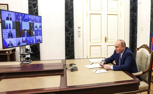 Путин: рост цен на нефть не должен расхолаживать российские нефтяные компании