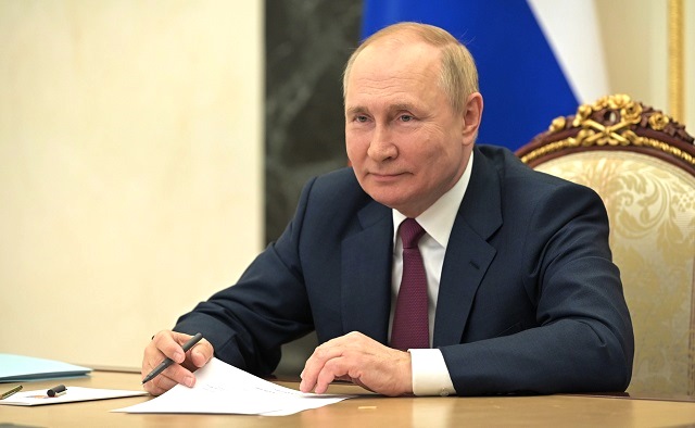 Владимир Путин рассказал школьникам, как не превратиться в «ботаников»