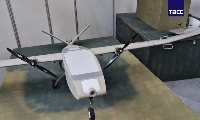 Легкий дрон с передовой представили на выставке в Казани