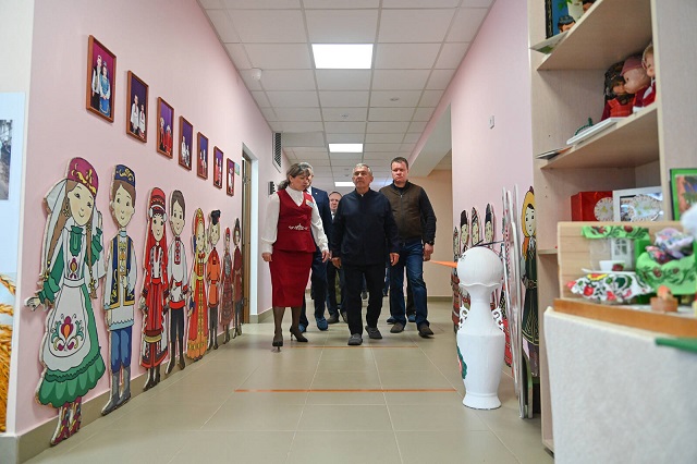 Раис Татарстана осмотрел детский сад в Рыбно-Слободском районе