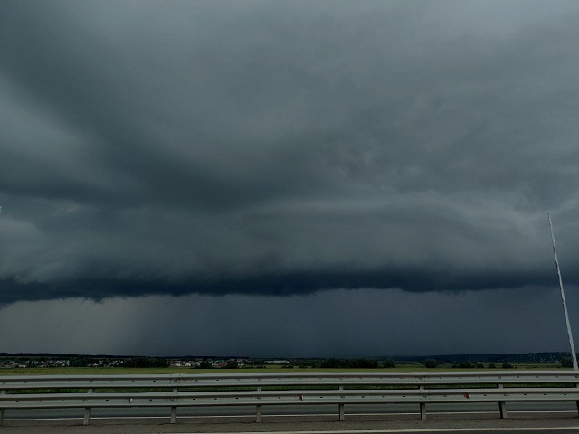 Татарстан синоптиклары яшен һәм җилнең көчәюе турында кисәтә