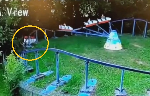 Момент падения кабины аттракциона с людьми попал на видео в Московской области