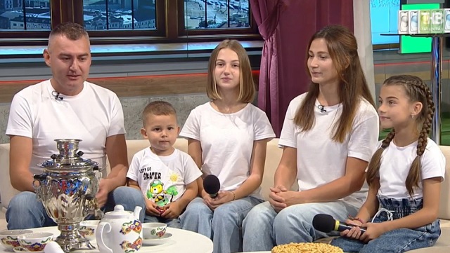 Принявшая участие в телемарафоне на ТНВ семья Зиннуровых рассказала о своих традициях