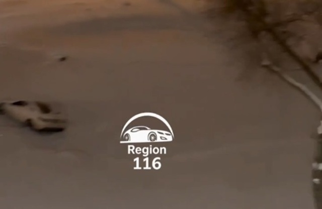 Машина вылетела в болото возле бульвара на Серова в Казани – видео