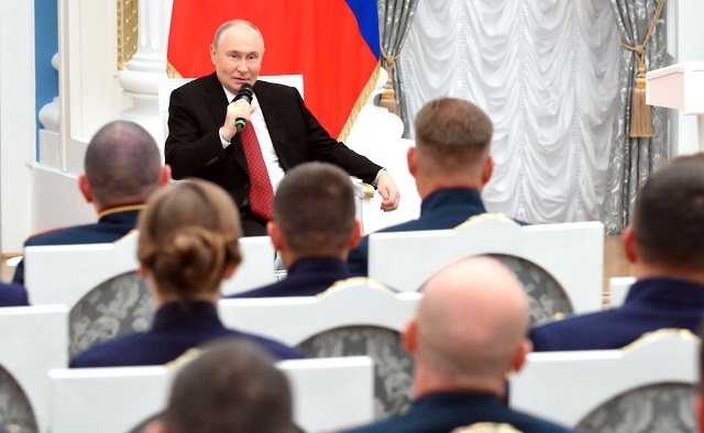 Президент России объяснил смысл названия программы «Время героев»