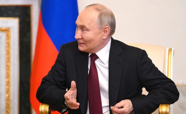 Путин наградил главу Минфина Татарстана орденом Дружбы