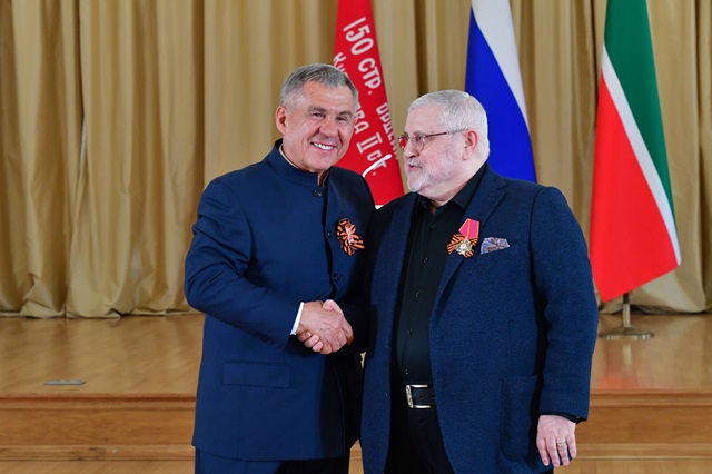 Минниханов вручил Славутскому Орден «За заслуги в культуре и искусстве»