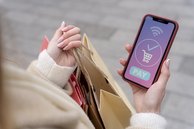 200 миллиардов рублей потратили татарстанцы на покупки в интернете за год