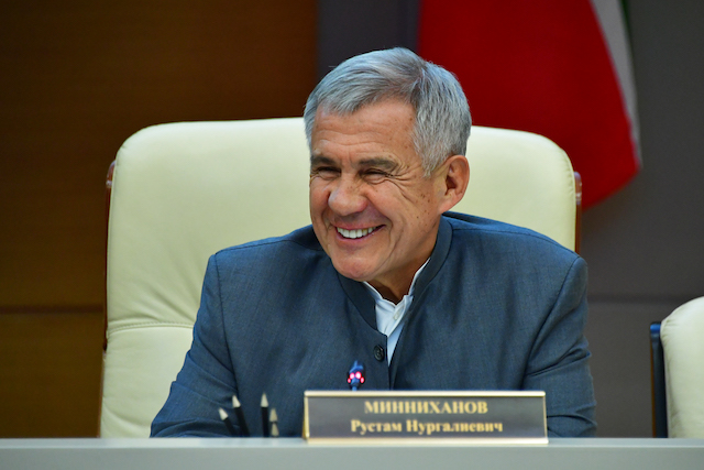 Минниханов анонсировал вручение микроавтобусов многодетным семьям в Татарстане