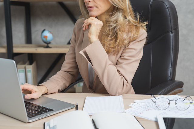 Татарстанцам напомнили, что при невыплате премии работник вправе подать в суд