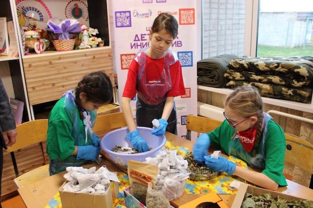 Юные волонтеры Татарстана начнут шить флисовую одежду для участников СВО