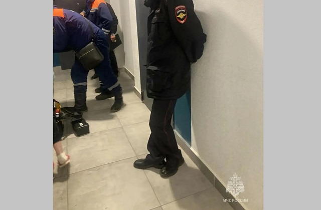 В Казани МЧС дважды за день спасали мать после шалостей ее детей