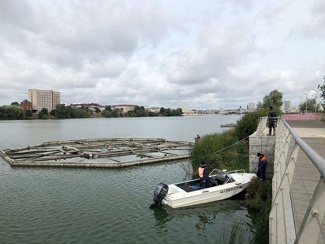 Казанда Түбән Кабан күлендә 2007 елдан бирле эшләгән утлы фонтанны сүттеләр