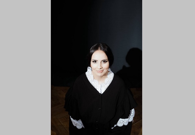 Минниханов удостоил артистку театра Камала почетного звания