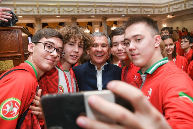 Минниханов встретился с победителями чемпионата «Молодые профессионалы – 2022»