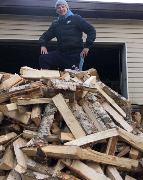 «Вот сволочь»: Аршавин пошутил над бывшими игроками «Зенита», выложив фото горы дров