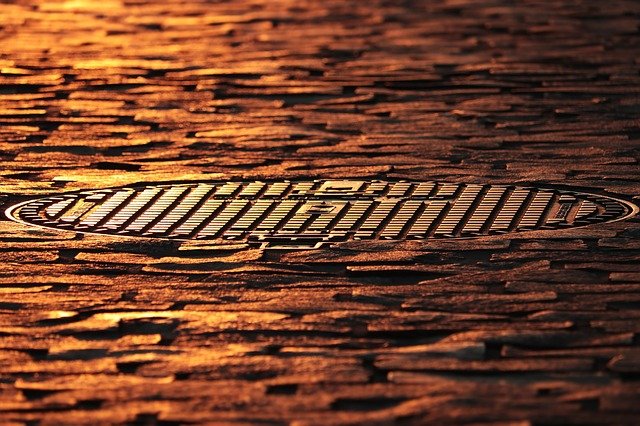 В Челнах при очистке канализации погиб мужчина