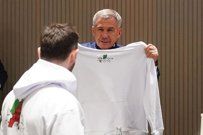 Рөстәм Миңнеханов "Ак Барс" уенчылары белән очрашкан