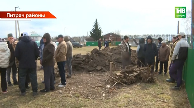 Питрәч районының Чыты авылында гауга: чүп җыю контейнерларын мәчет белән зират арасына куярга җыеналар