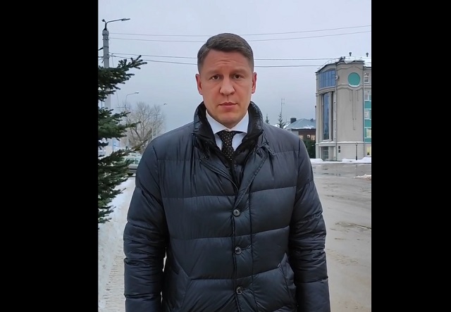 Глава двух районов Казани пообещал очистить тротуары после замечания начальства