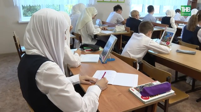 В Госдуме предложили не делать запрет телефонов в школах слишком жестким