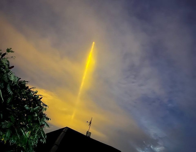 «Световые столбы» над городами России встревожили пользователей соцсетей