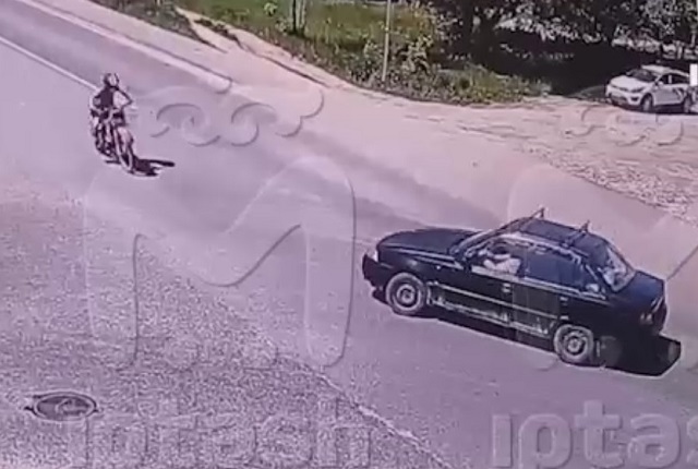 Момент жесткого ДТП с 13-летним питбайкером попал на видео в Казани