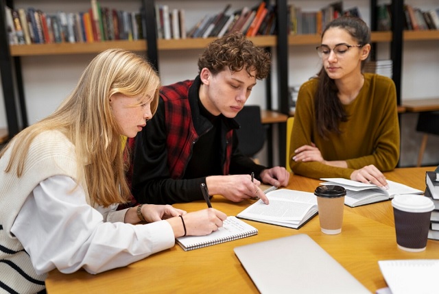 Раис Татарстана подписал указ о назначении стипендий 178 студентам