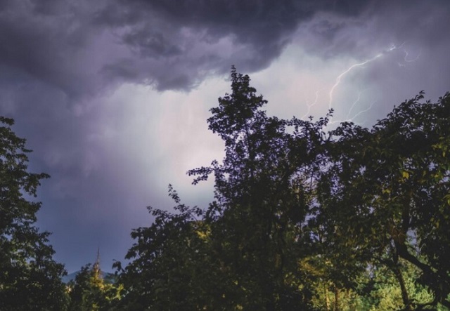 Штормовая погода накроет четыре российских округа, включая Приволжский