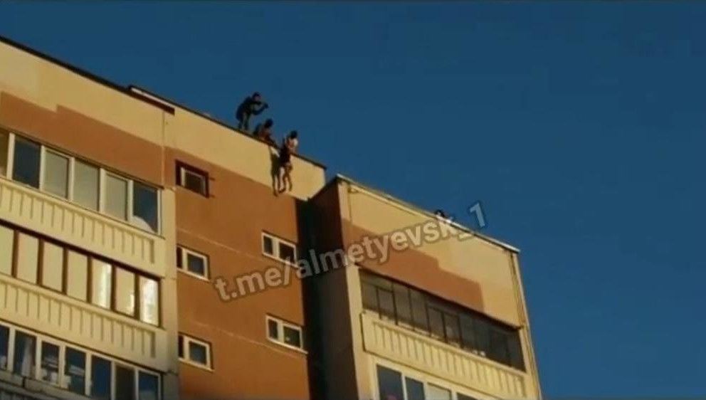 Прокуратура Татарстана займется подростками, снимавшими видео для Тик-ток на крыше многоэтажки